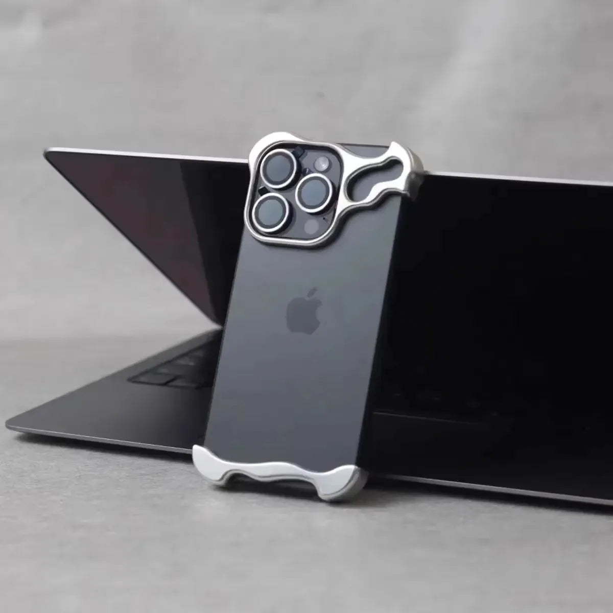 TONOS Fluid Metal Case